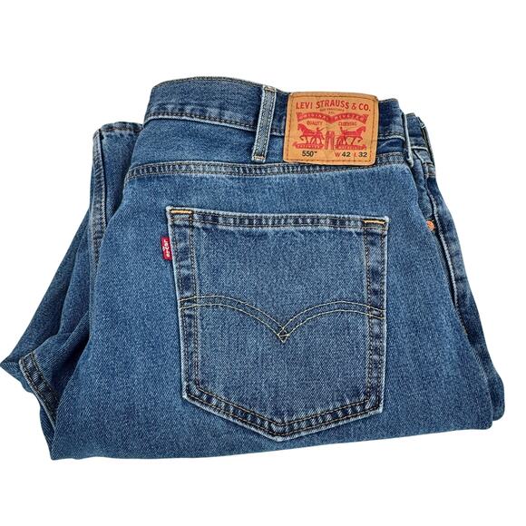 Levis 550 Jeans Mens 42x32 (43x31 ACTUAL) Relaxed Fit Straight Blue Denim - Picture 1 of 9
